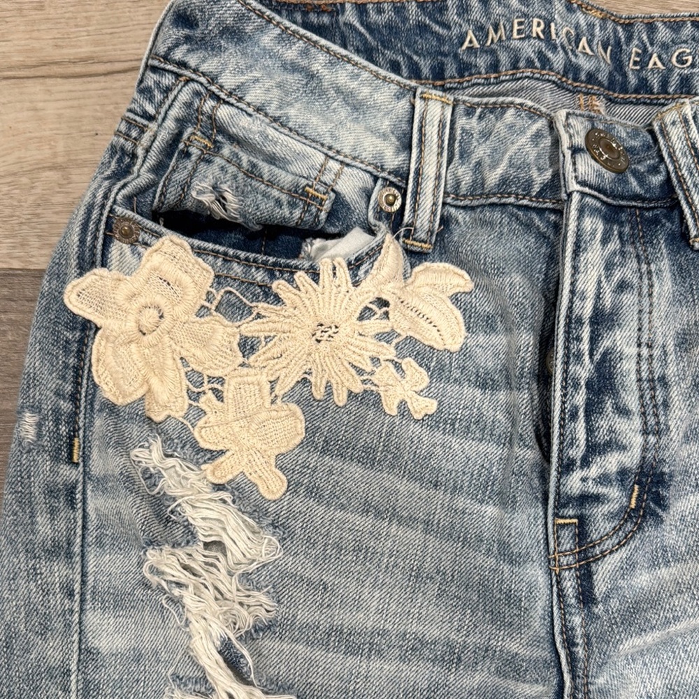 Stylish Ripped Light Blue Jeans - Picture 3 of 3